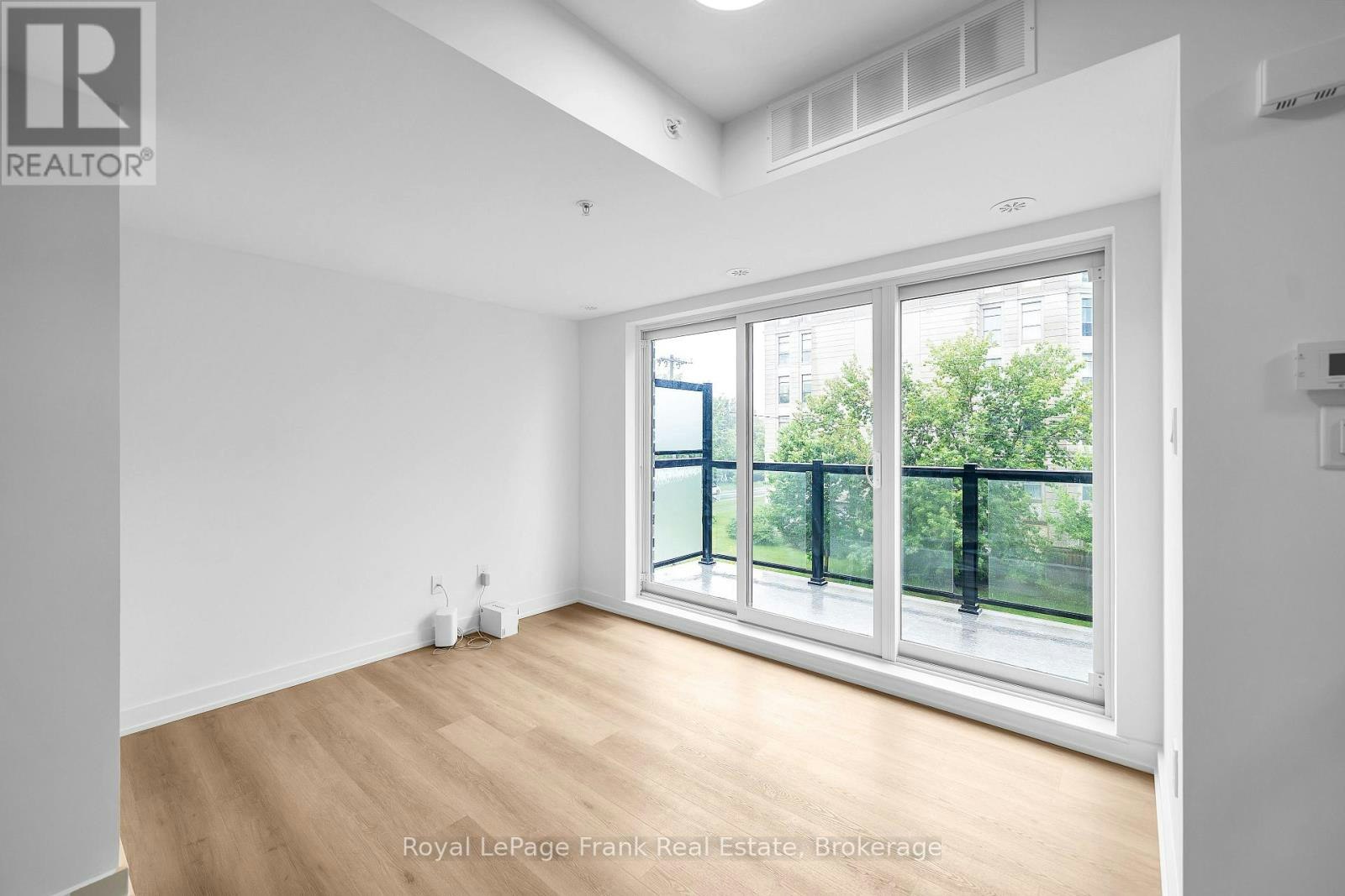 2-200 Railway Engine House Way, Whitby, ON, L1N 0P7 - 5