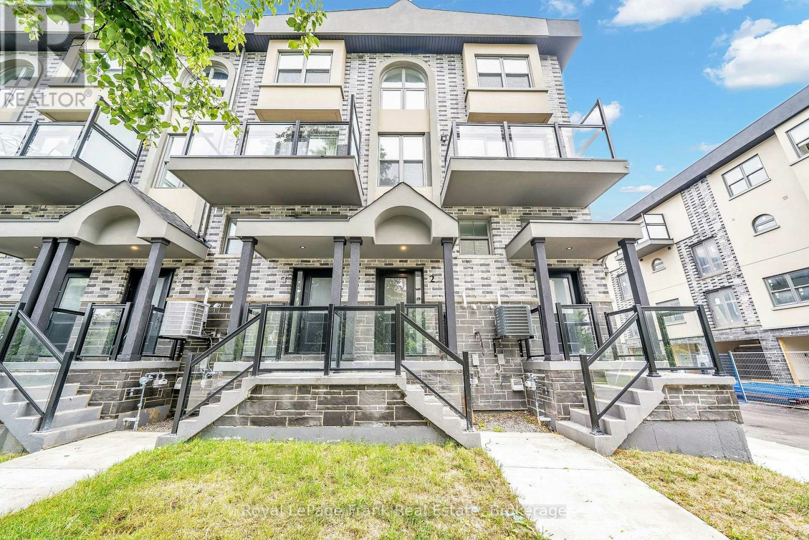 2-200 Railway Engine House Way, Whitby, ON, L1N 0P7
