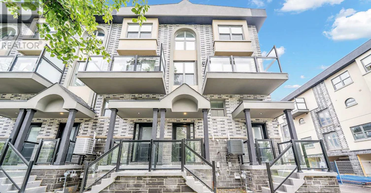 2-200 Railway Engine House Way, Whitby, ON, L1N 0P7