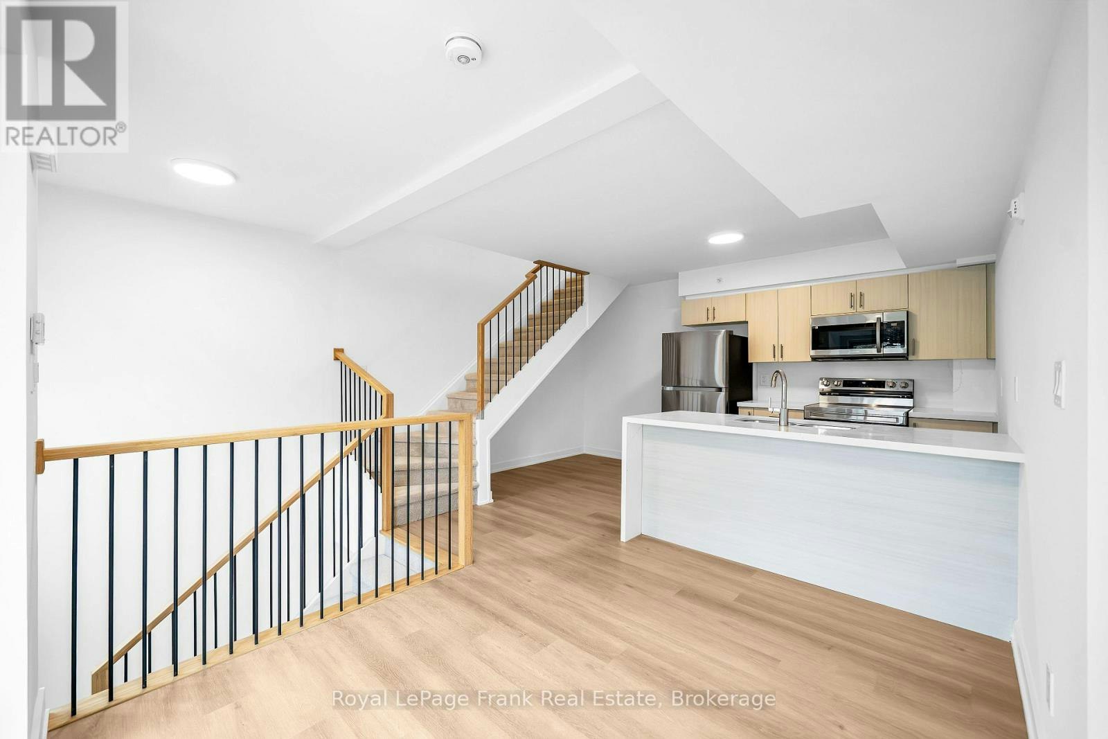 2-200 Railway Engine House Way, Whitby, ON, L1N 0P7 - 6