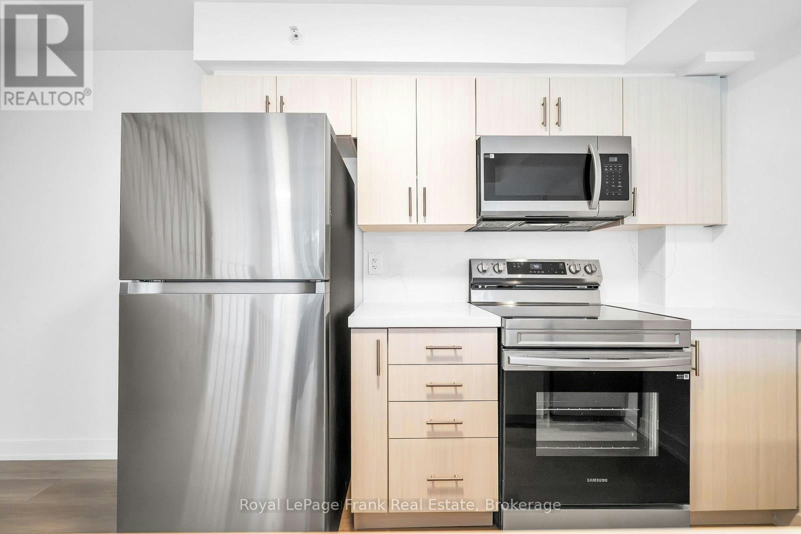 2-200 Railway Engine House Way, Whitby, ON, L1N 0P7 - 8