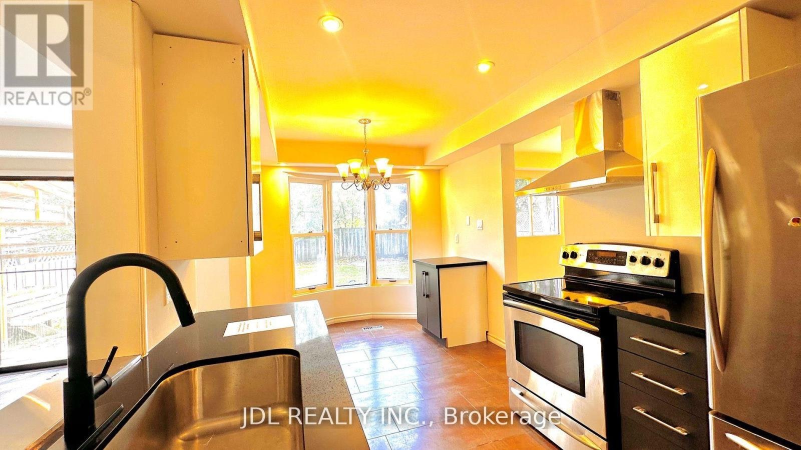 127 Huntington Park Drive, Markham, ON, L3T 7C8 - 4
