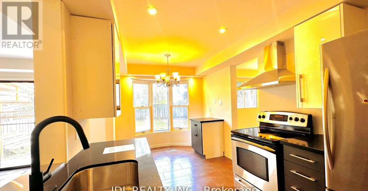 127 Huntington Park Drive, Markham, ON, L3T 7C8 - 4
