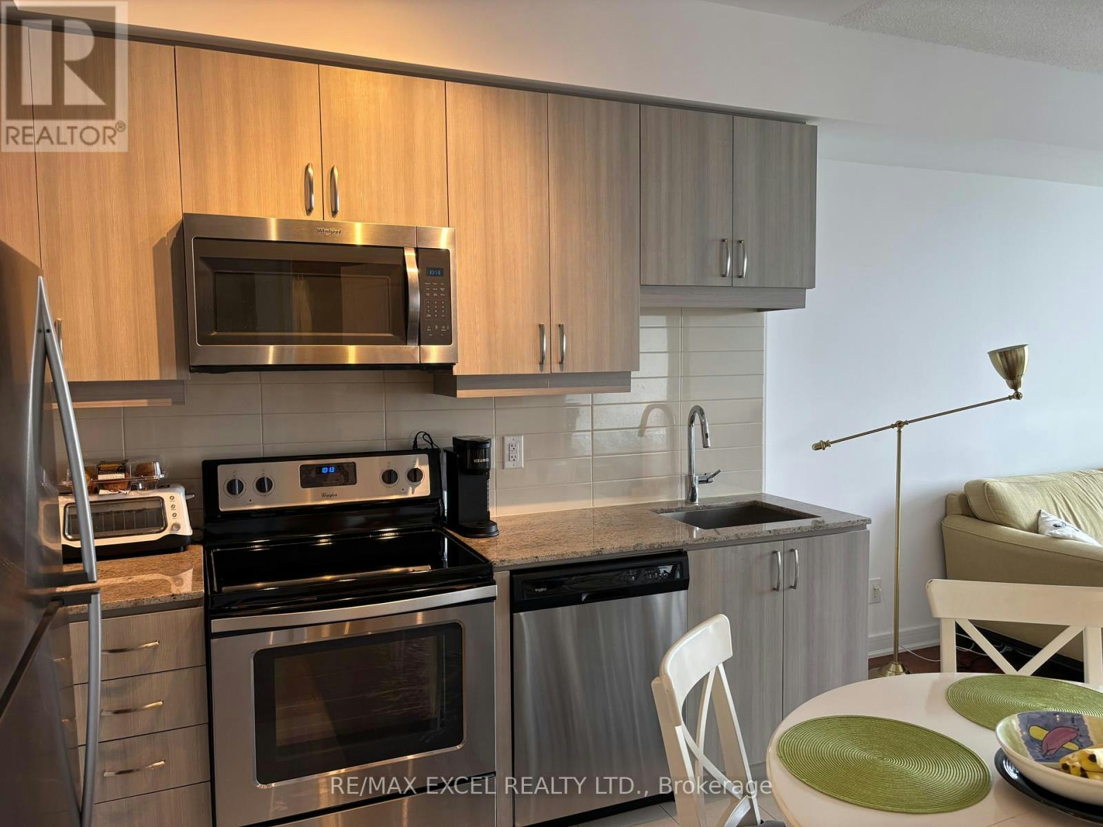 2304-9201 Yonge Street, Richmond Hill, ON, L4C 1H9 - 5