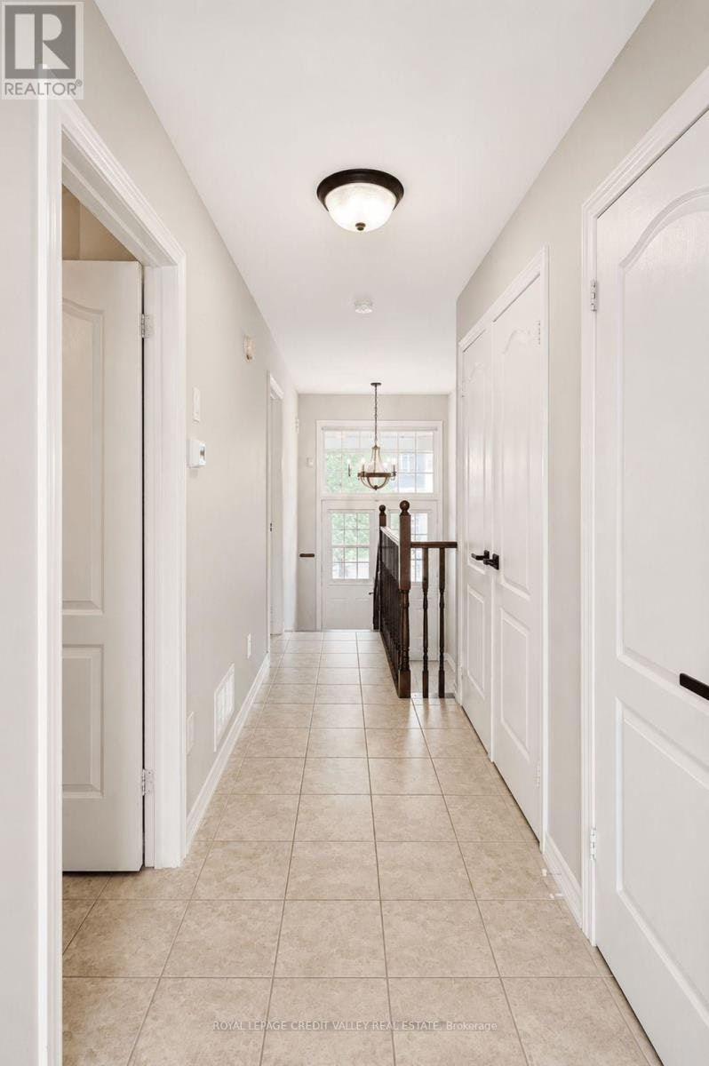 29 Counsellor Terrace, Barrie, ON, L4M 7H1 - 4