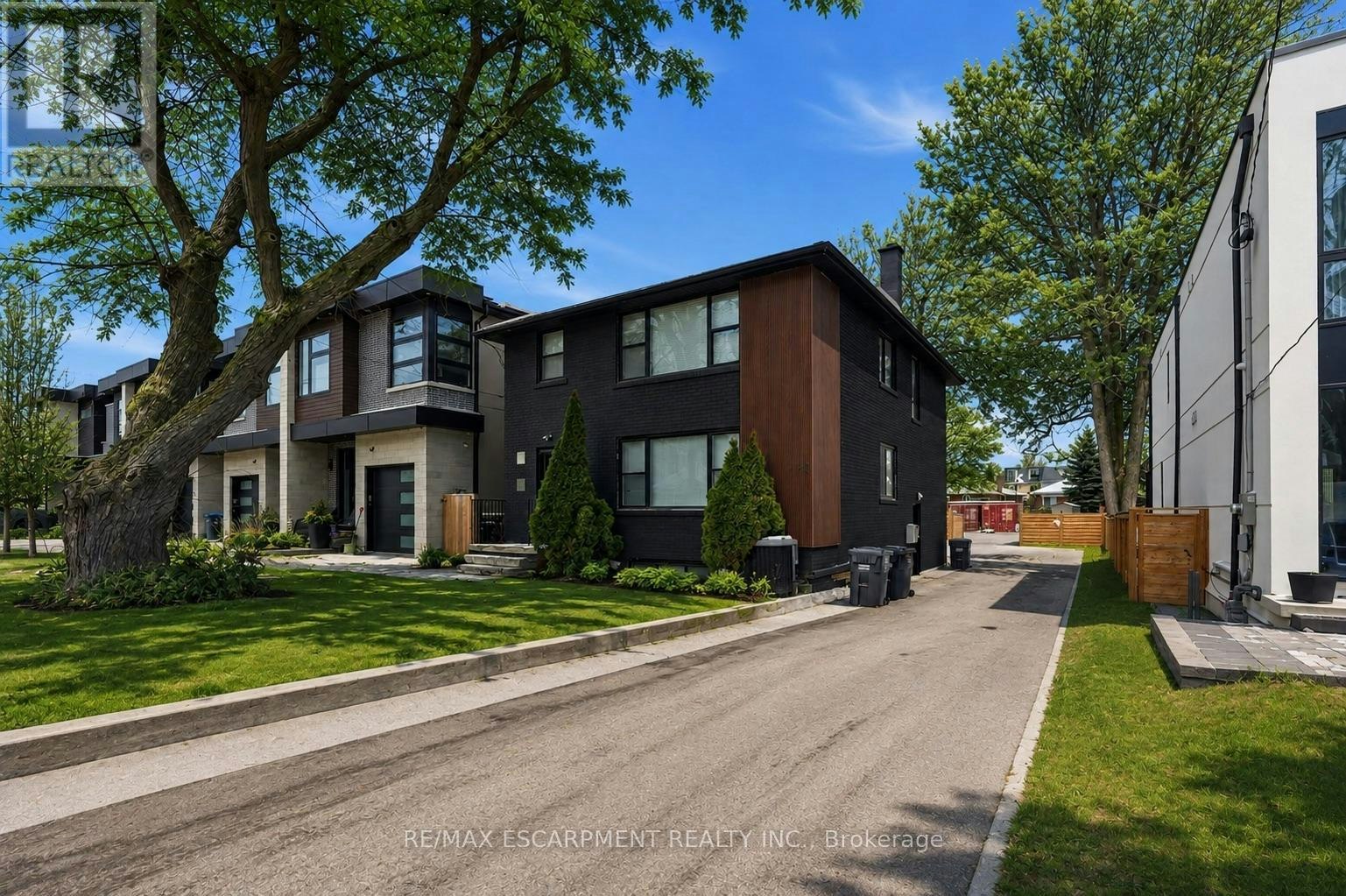 43 Broadview Avenue, Mississauga, ON, L5H 2S8