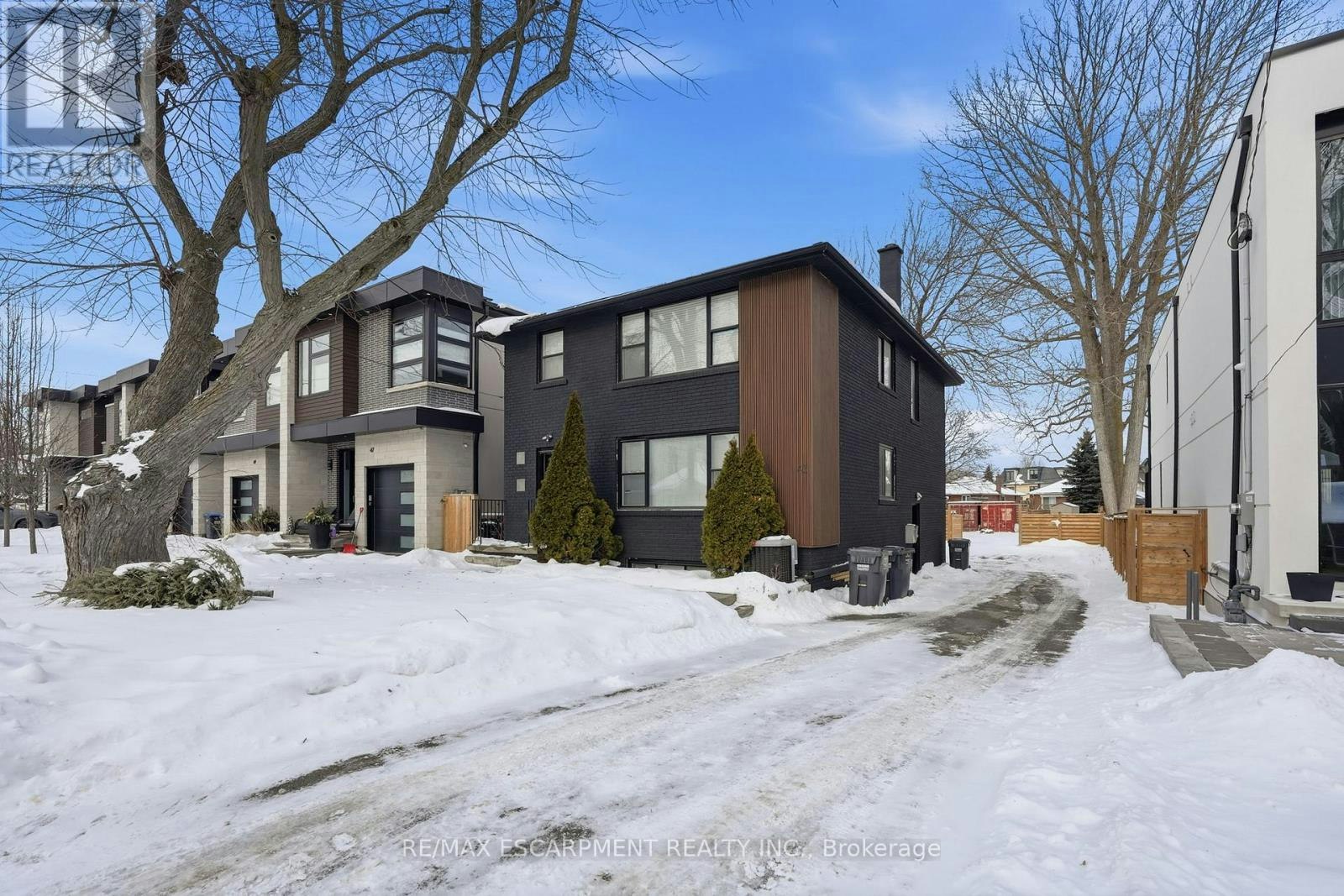 43 Broadview Avenue, Mississauga, ON, L5H 2S8