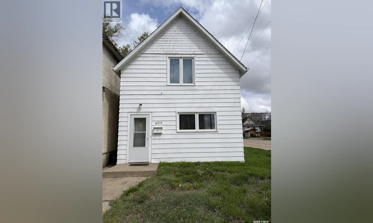 404 Fairford Street W