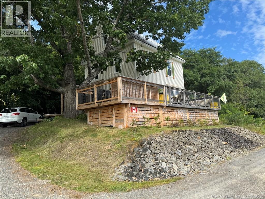123 Bridge Street, Woodstock, NB, E7M 5Y7