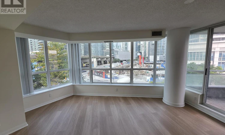 302-228 Queens Quay W