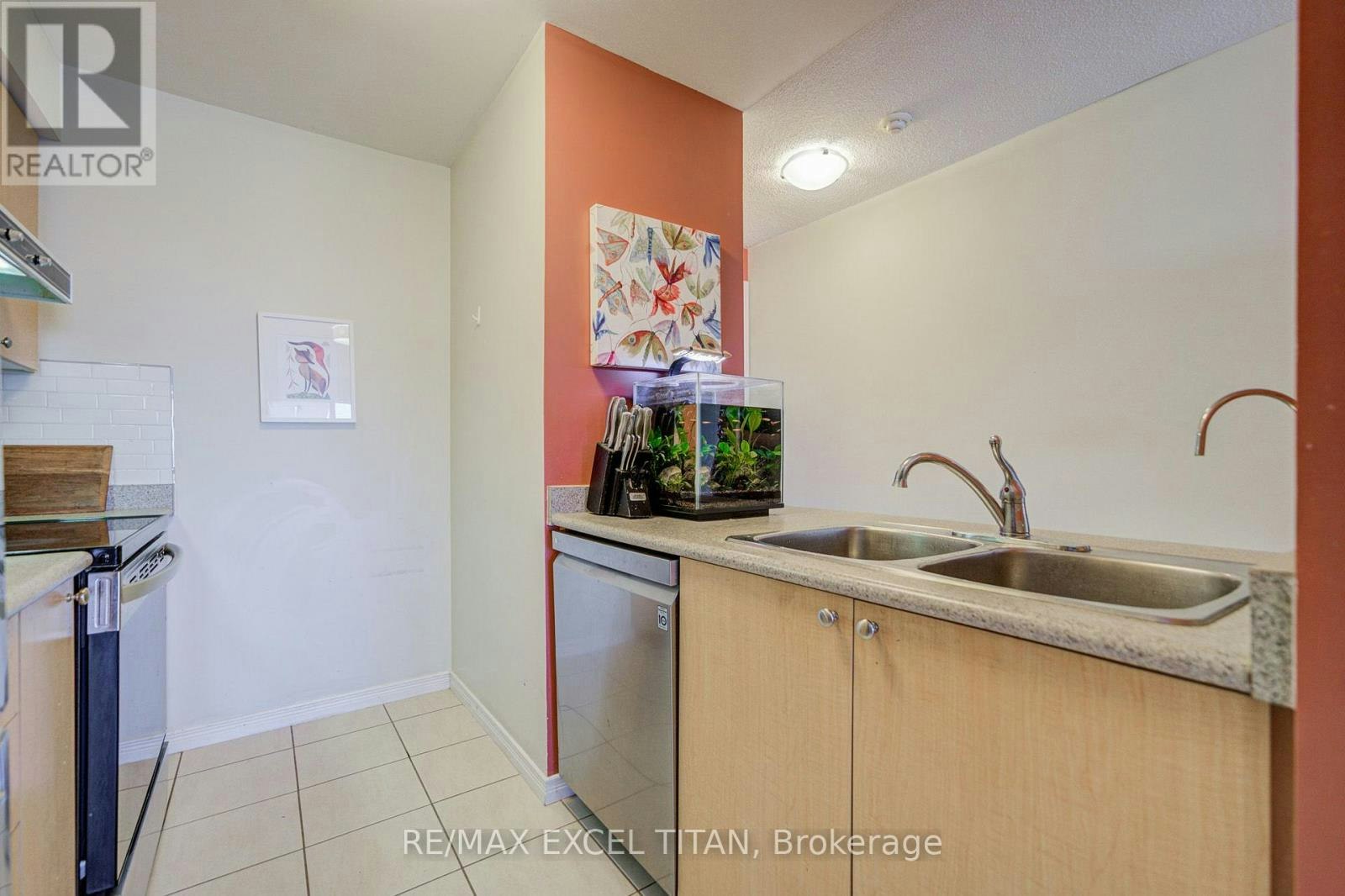1132-60 Heintzman Street, Toronto, ON, M6P 5A1 - 12