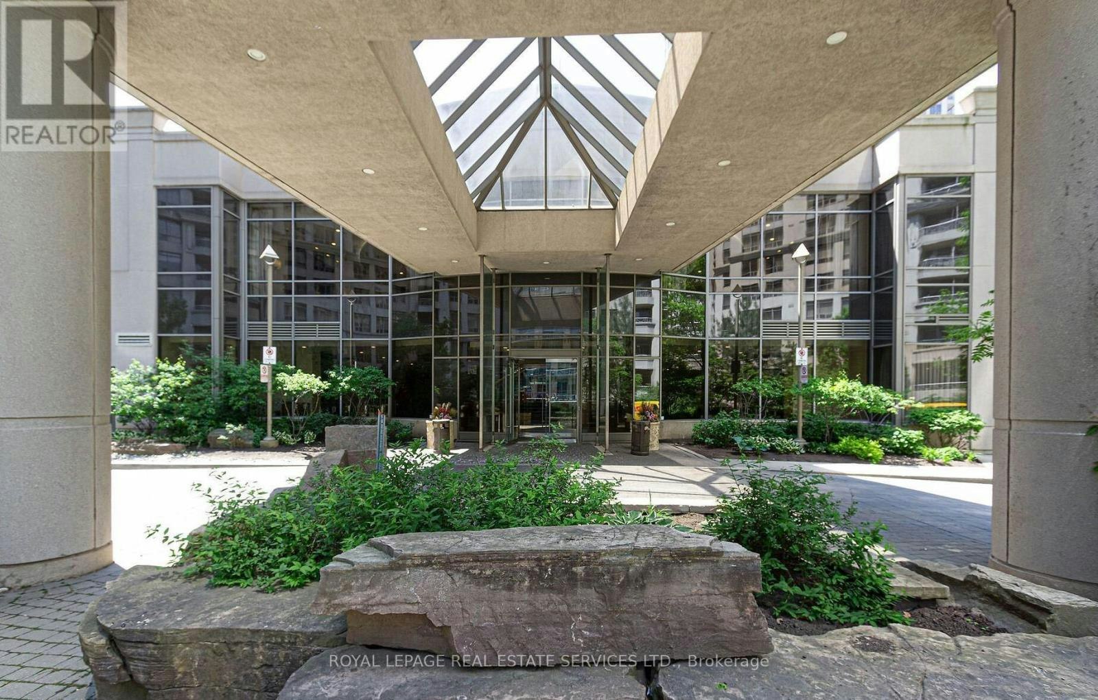 2211-3880 Duke Of York Boulevard, Mississauga, ON, L5B 4M7 - 3