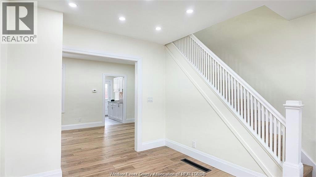 116 Elm Avenue, Windsor, ON, N9A 5G8 - 4