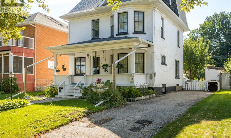 221 21st Street W