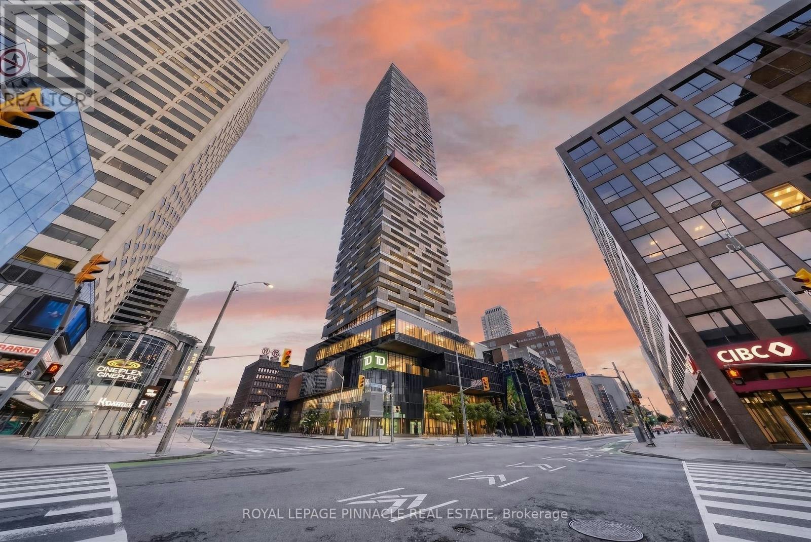 2002-8 Eglinton Avenue E, Toronto, ON, M4P 0C1