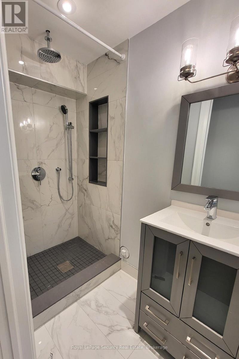 LOWER 2-196 Strathnairn Avenue, Toronto, ON, M6M 2G1 - 9