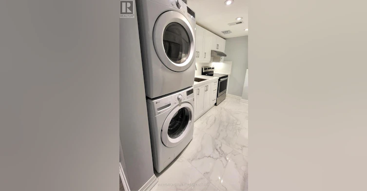 LOWER 2-196 Strathnairn Avenue, Toronto, ON, M6M 2G1 - 7