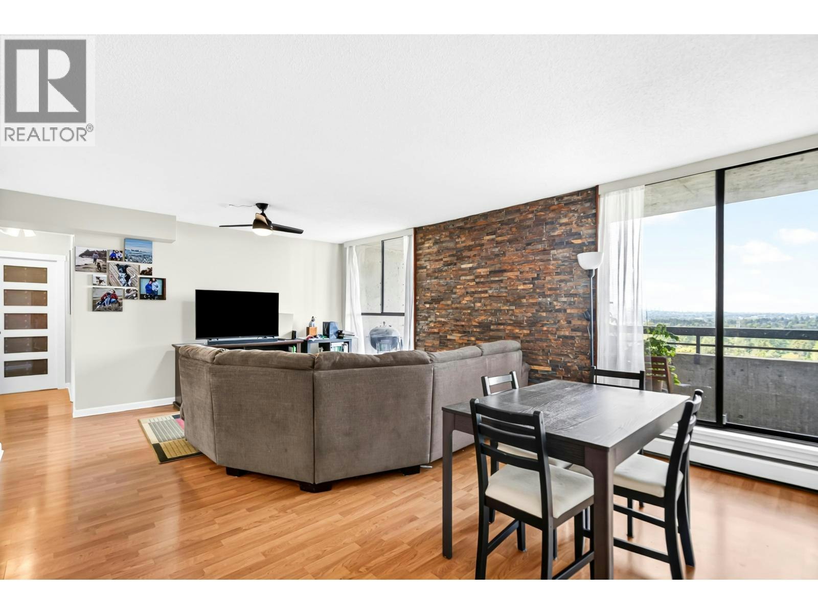 1601-3771 Bartlett Court, Burnaby, BC, V3J 7G8 - 12