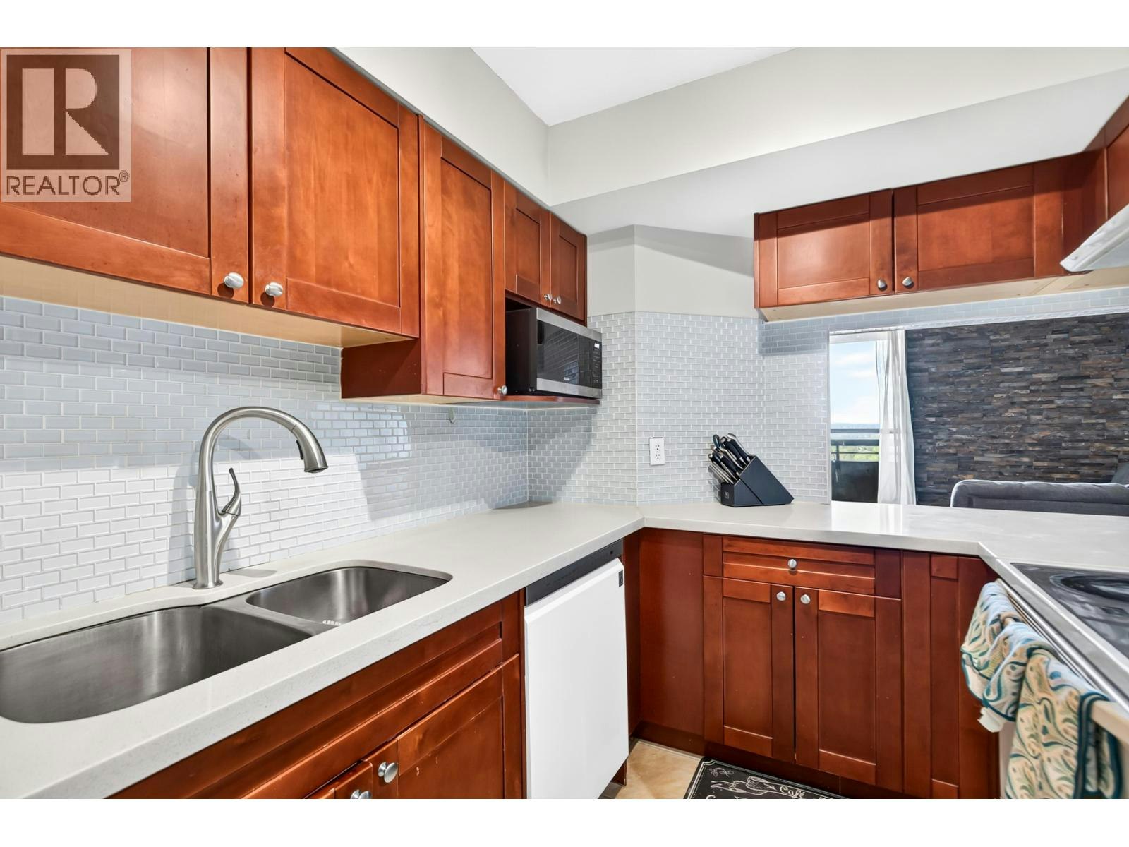 1601-3771 Bartlett Court, Burnaby, BC, V3J 7G8 - 8