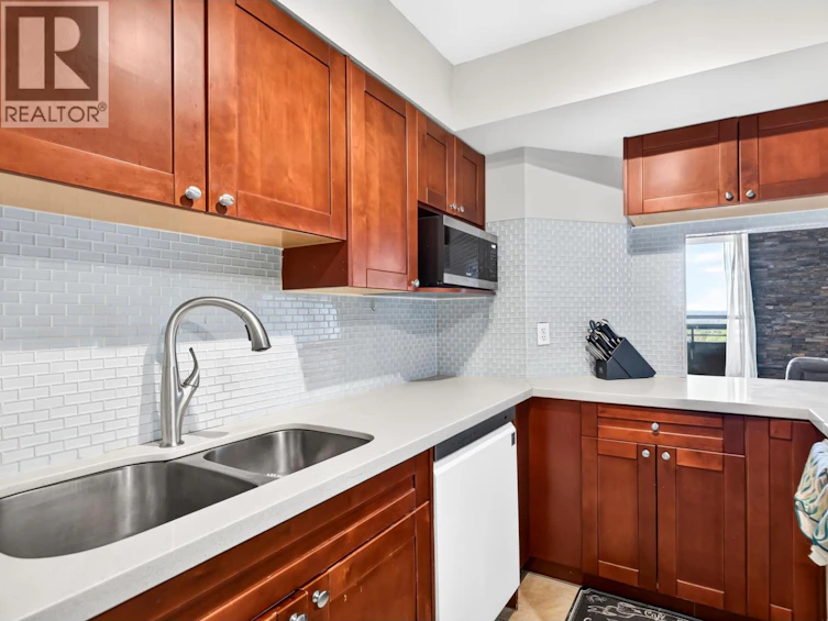 1601-3771 Bartlett Court, Burnaby, BC, V3J 7G8 - 8