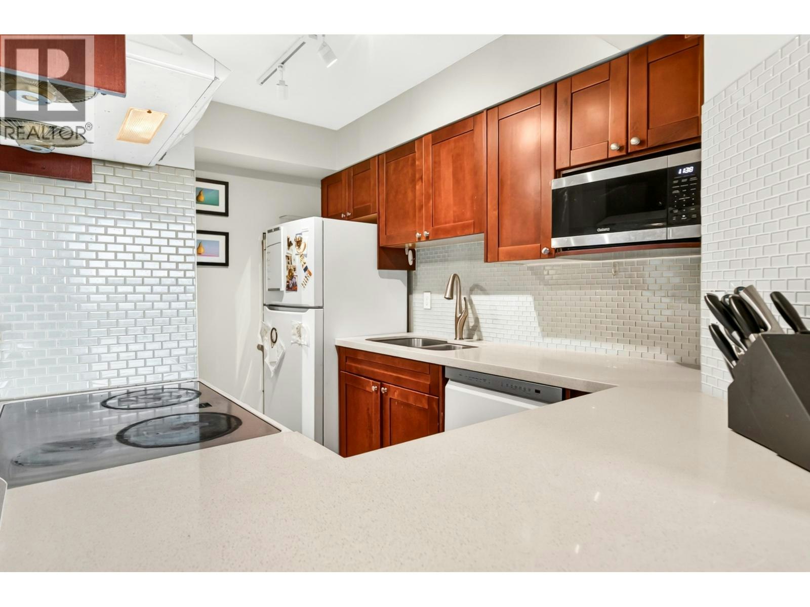 1601-3771 Bartlett Court, Burnaby, BC, V3J 7G8 - 9