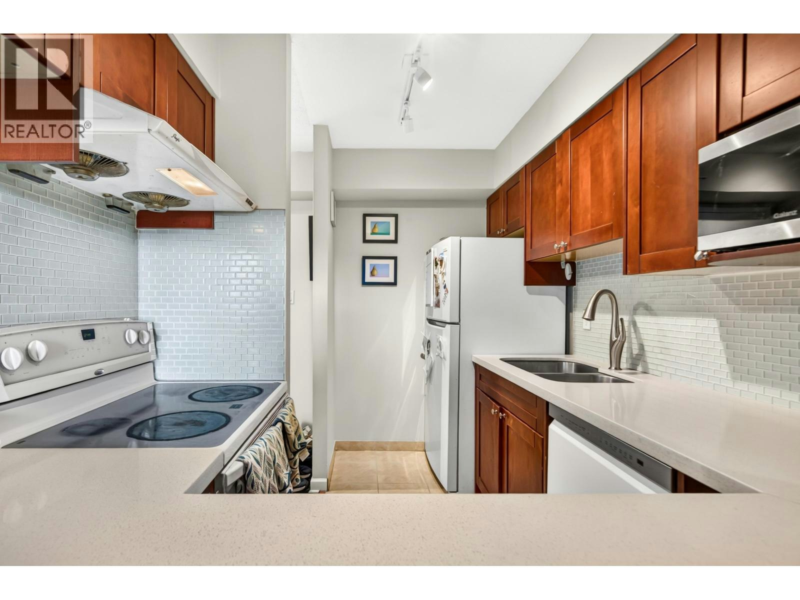 1601-3771 Bartlett Court, Burnaby, BC, V3J 7G8 - 10