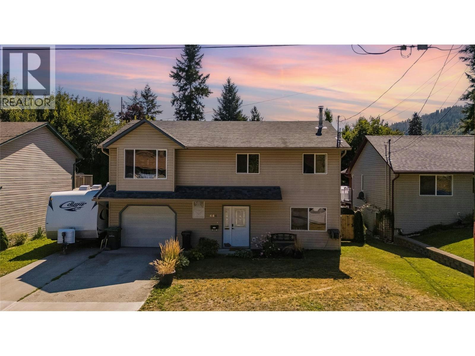 644 8th Street, Castlegar, BC, V1N 4X1