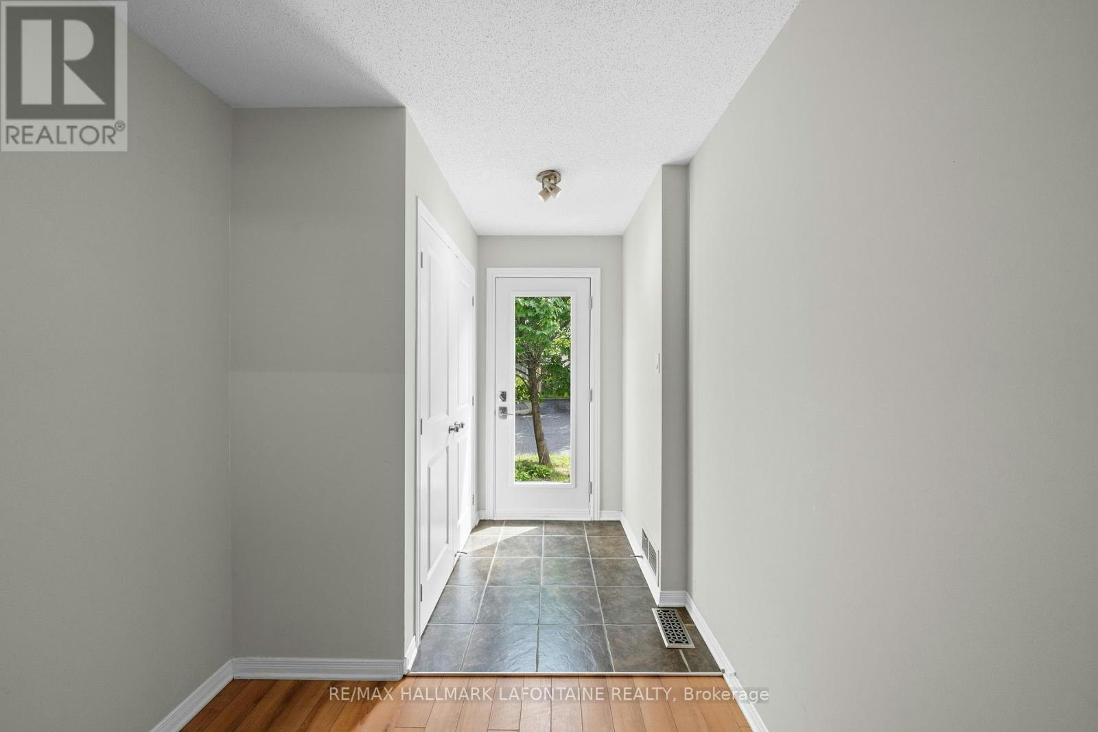 556 Burleigh Private, Ottawa, ON, K1J 1J9 - 2