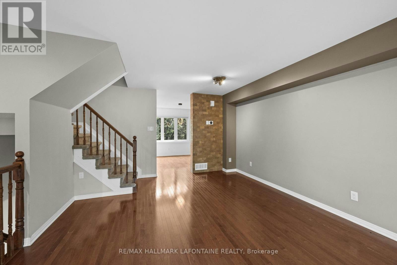 556 Burleigh Private, Ottawa, ON, K1J 1J9 - 16