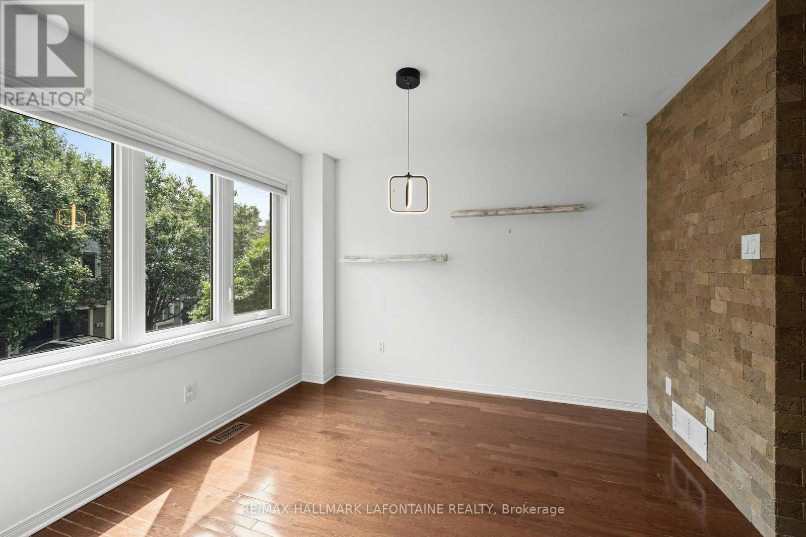 556 Burleigh Private, Ottawa, ON, K1J 1J9 - 21