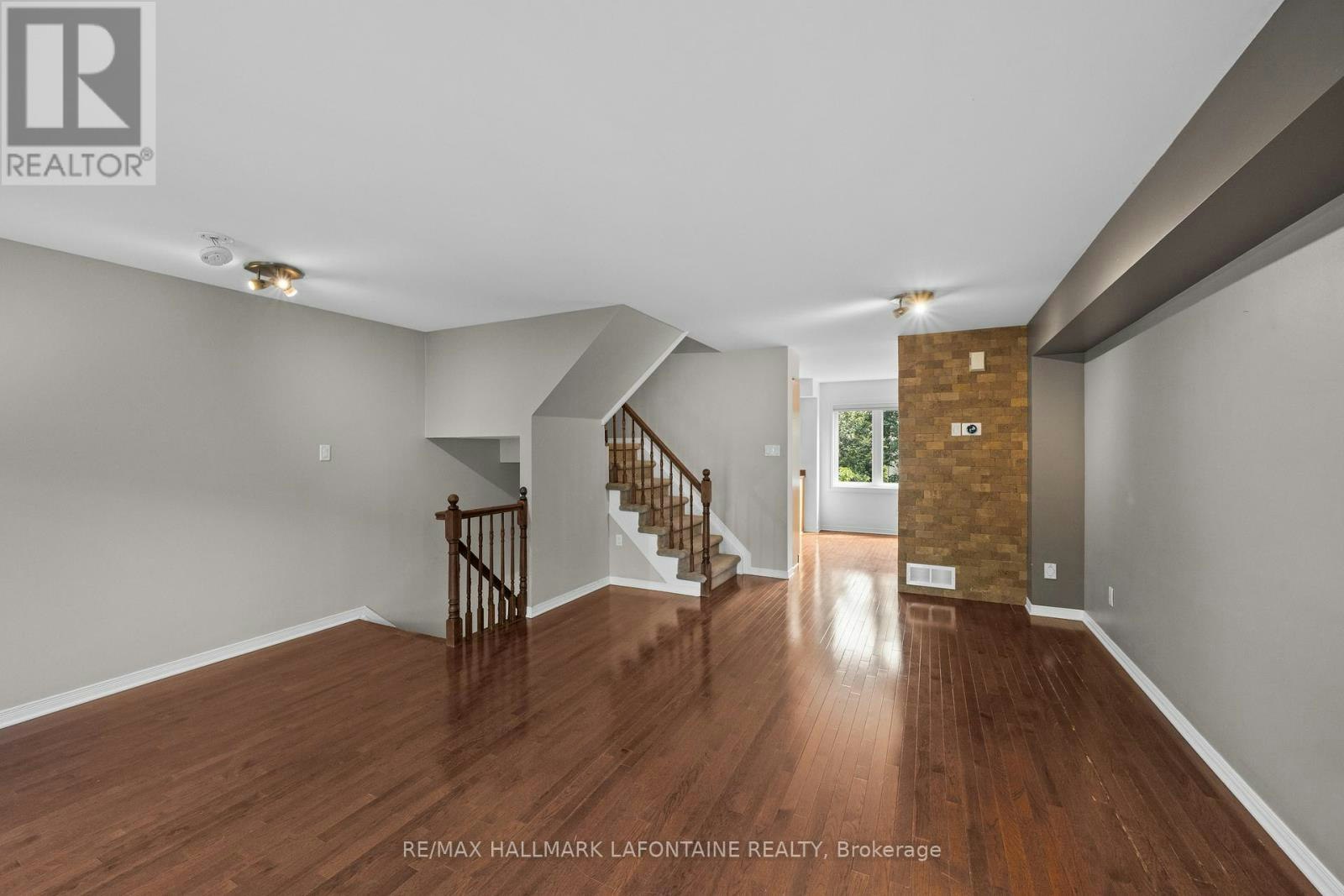 556 Burleigh Private, Ottawa, ON, K1J 1J9 - 15