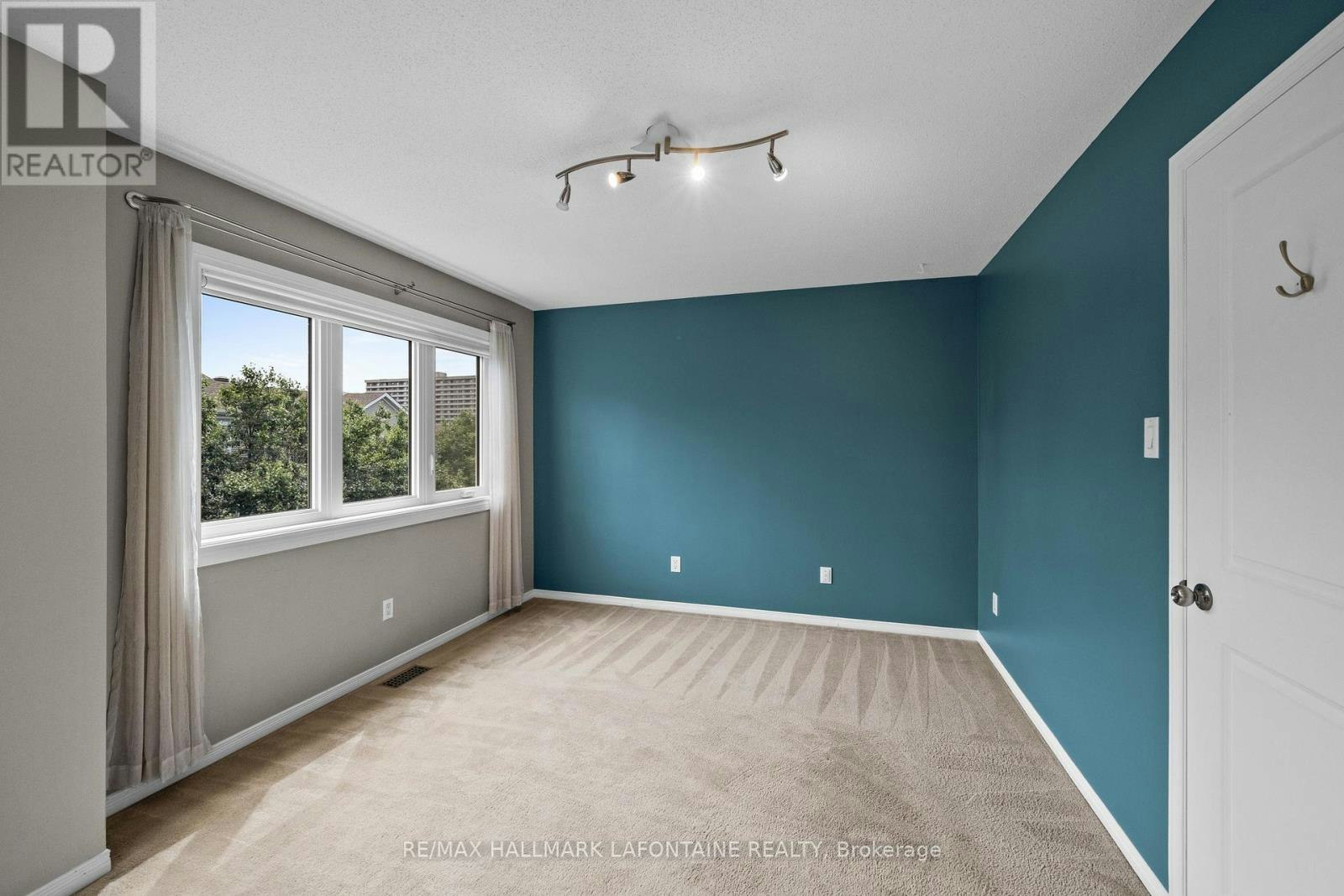 556 Burleigh Private, Ottawa, ON, K1J 1J9 - 27