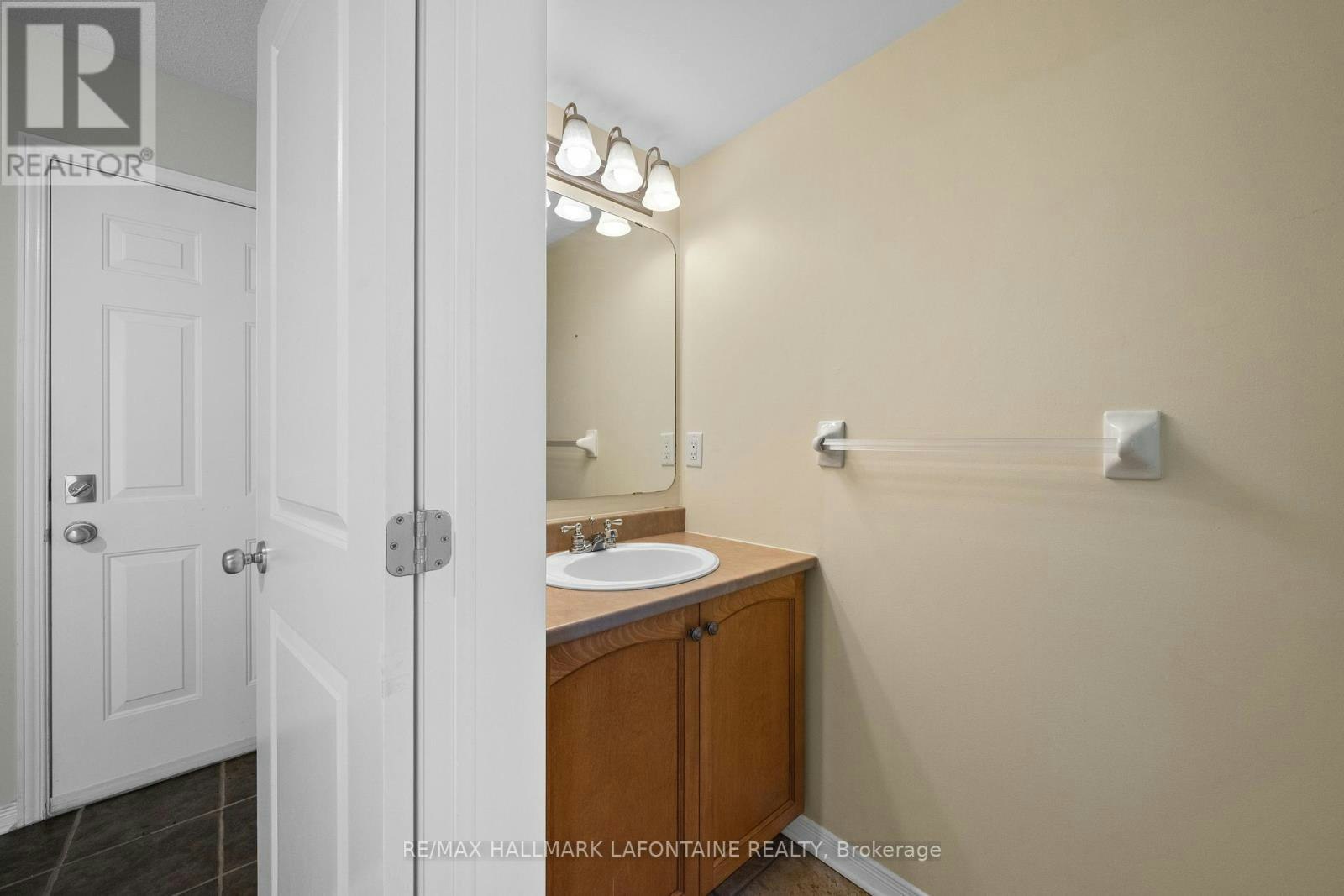556 Burleigh Private, Ottawa, ON, K1J 1J9 - 8