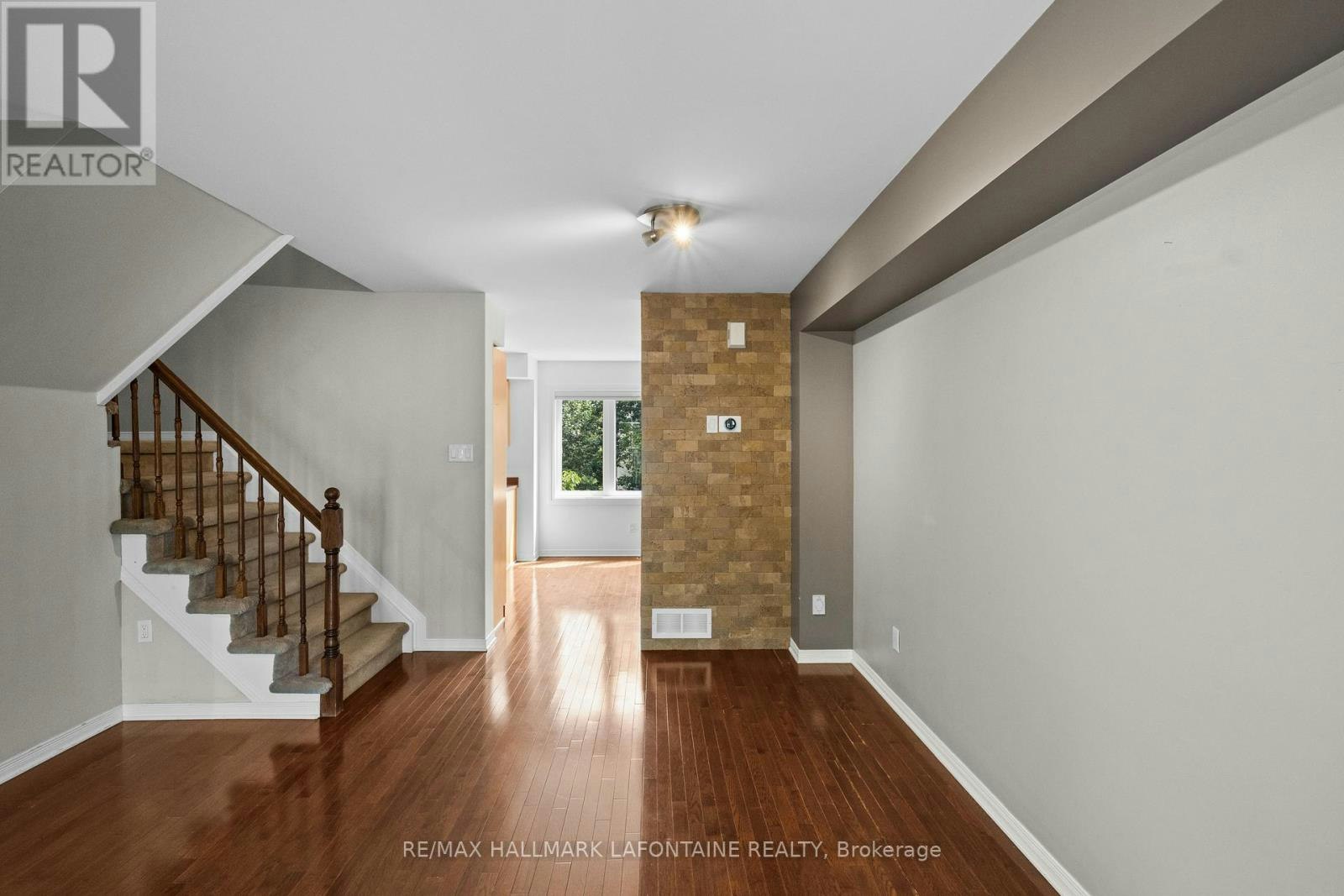 556 Burleigh Private, Ottawa, ON, K1J 1J9 - 17