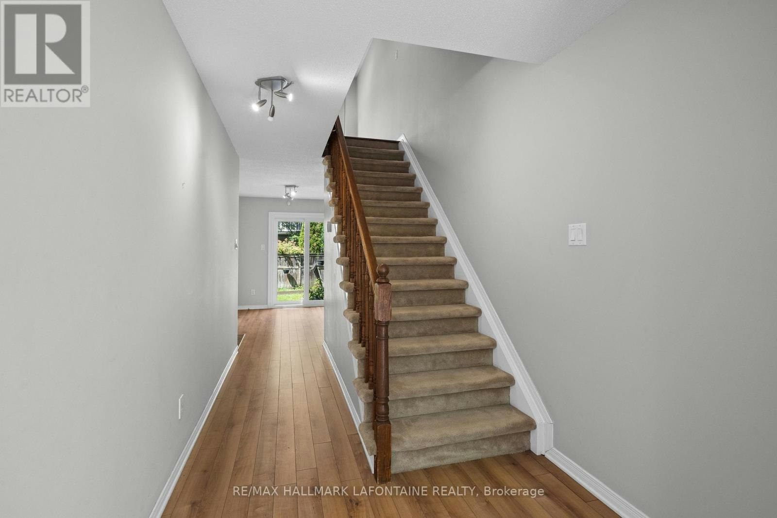 556 Burleigh Private, Ottawa, ON, K1J 1J9 - 3