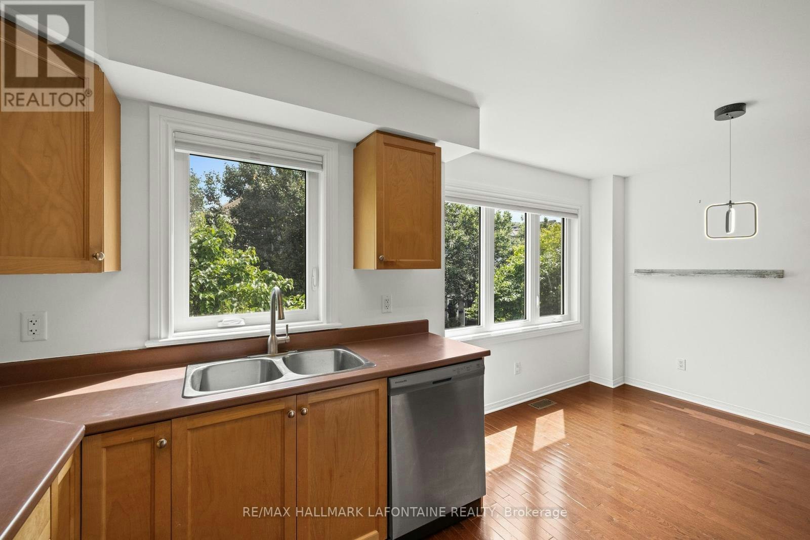 556 Burleigh Private, Ottawa, ON, K1J 1J9 - 24