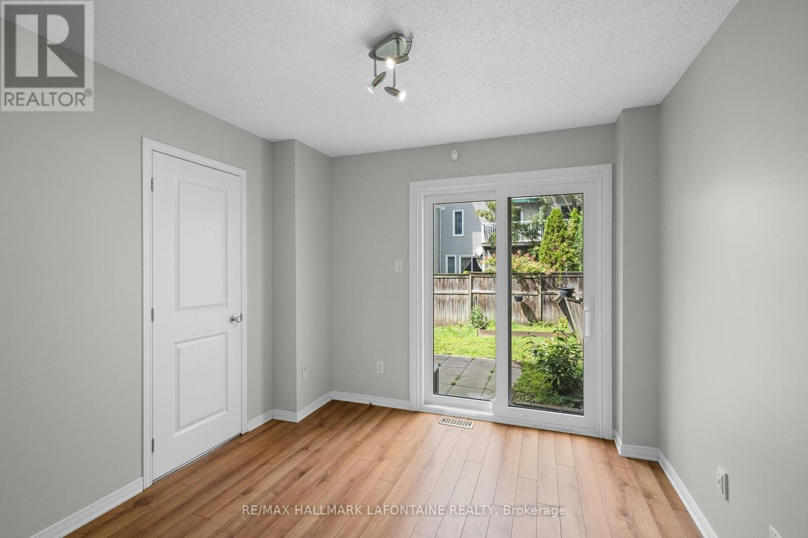 556 Burleigh Private, Ottawa, ON, K1J 1J9 - 6