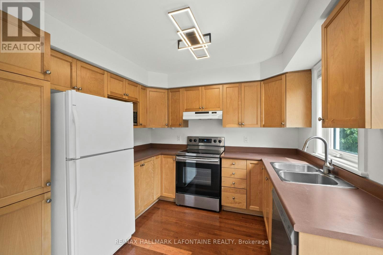 556 Burleigh Private, Ottawa, ON, K1J 1J9 - 23