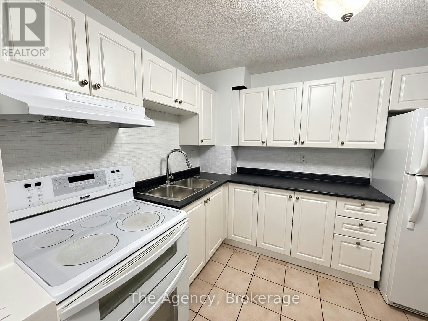 201-242 Oakdale Avenue, St. Catharines, ON, L2P 3K5 - 7