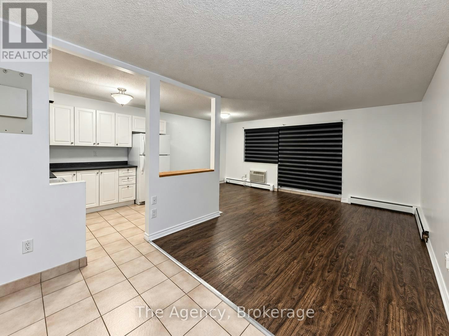 201-242 Oakdale Avenue, St. Catharines, ON, L2P 3K5 5