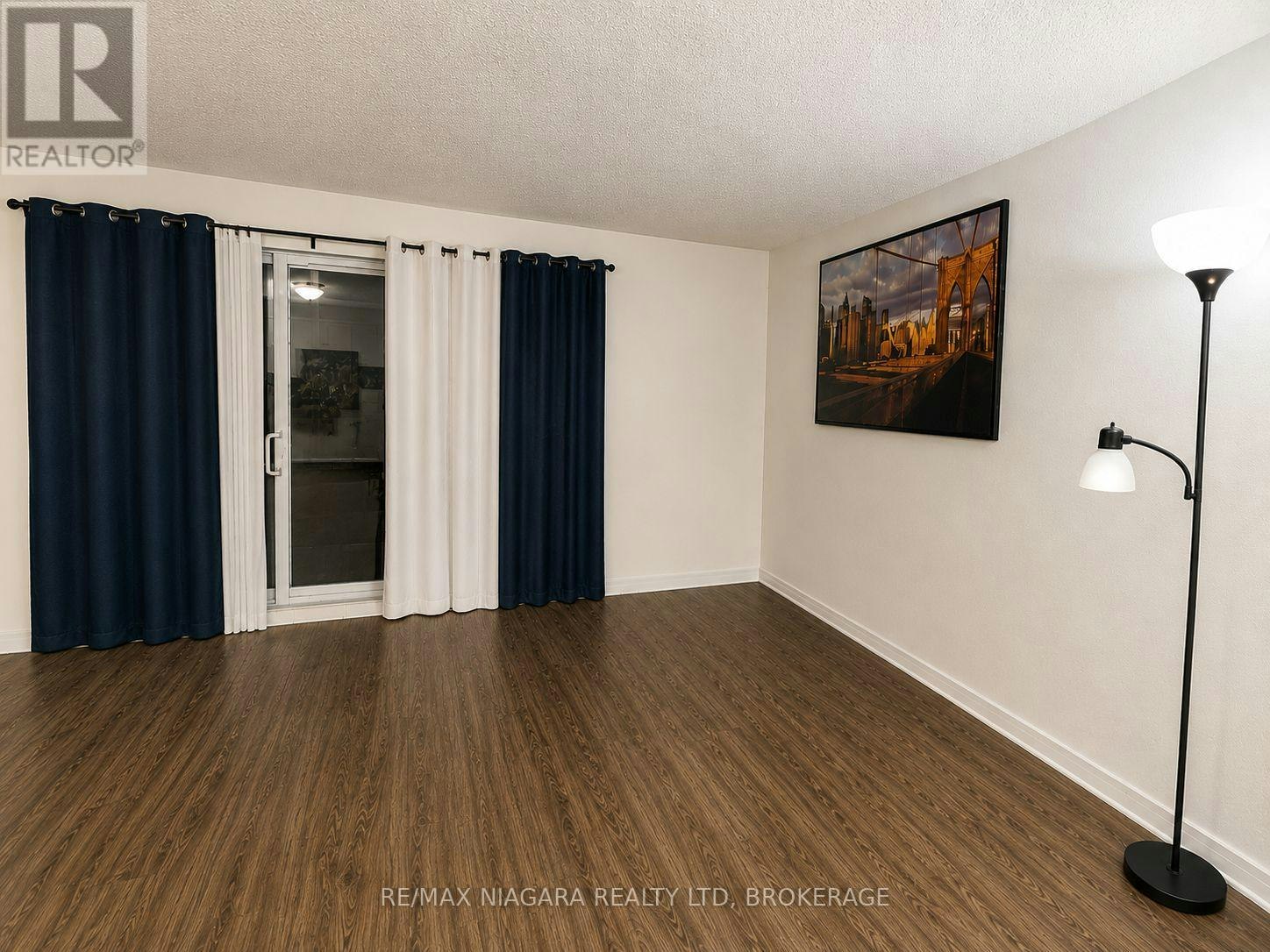 201-242 Oakdale Avenue, St. Catharines, ON, L2P 3K5 - 8