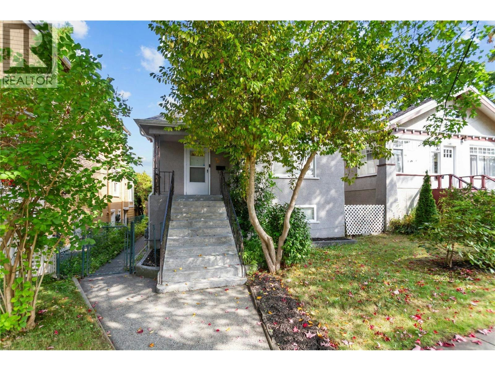 2461 Dundas Street, Vancouver, BC, V5K 1P5