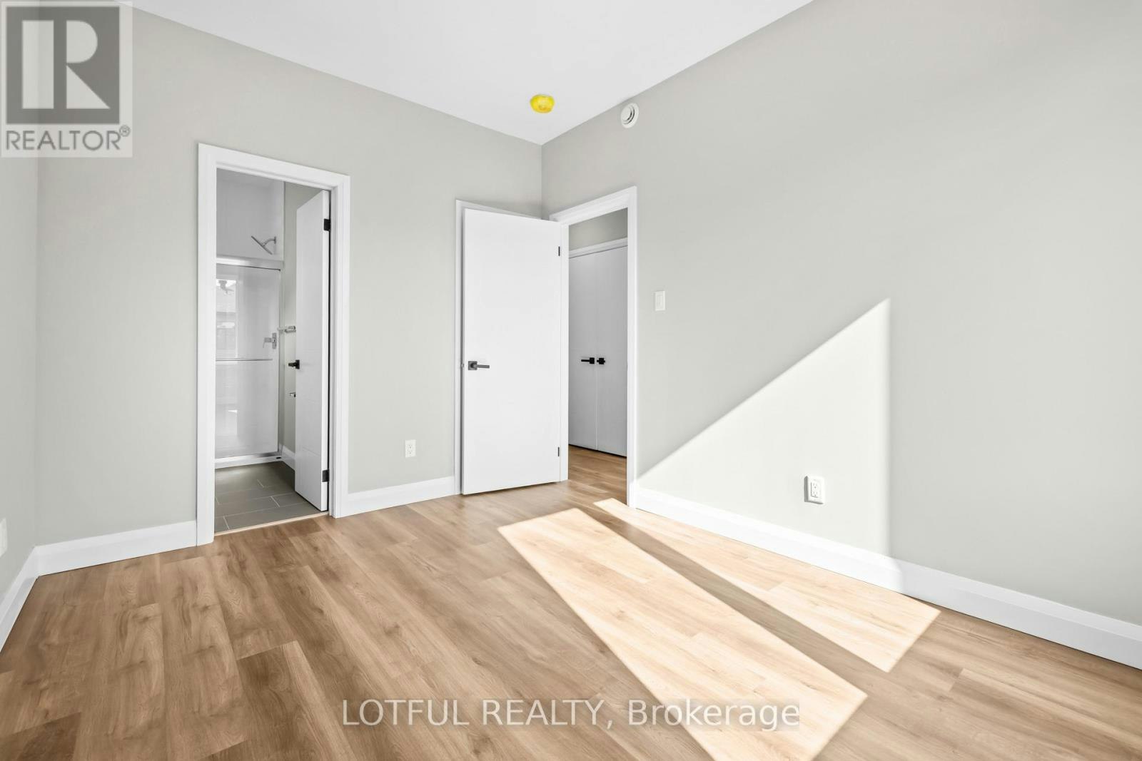 B-516 Tweedsmuir Avenue, Ottawa, ON, K1Z 5N9 - 5