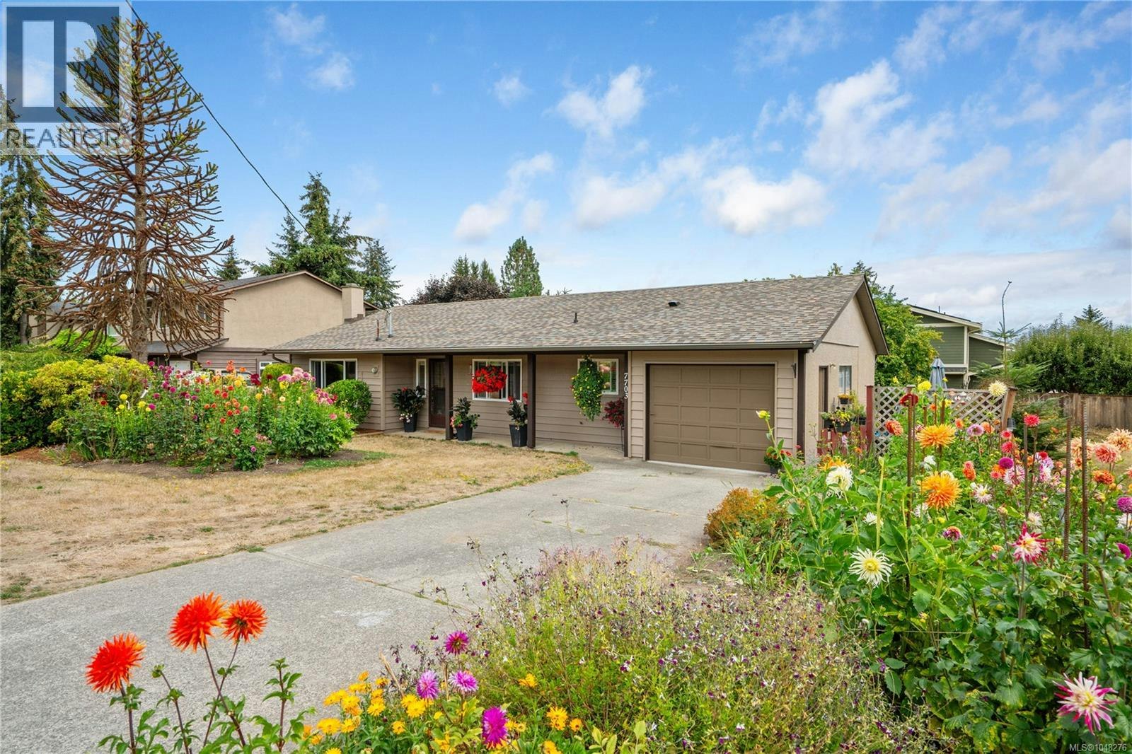 7703 Wallace Drive, Central Saanich, BC, V8M 1N5
