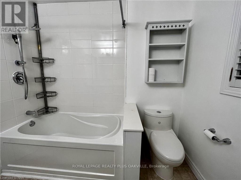 UPPER-694 Niagara Street, St. Catharines, ON, L2M 3R9 - 13