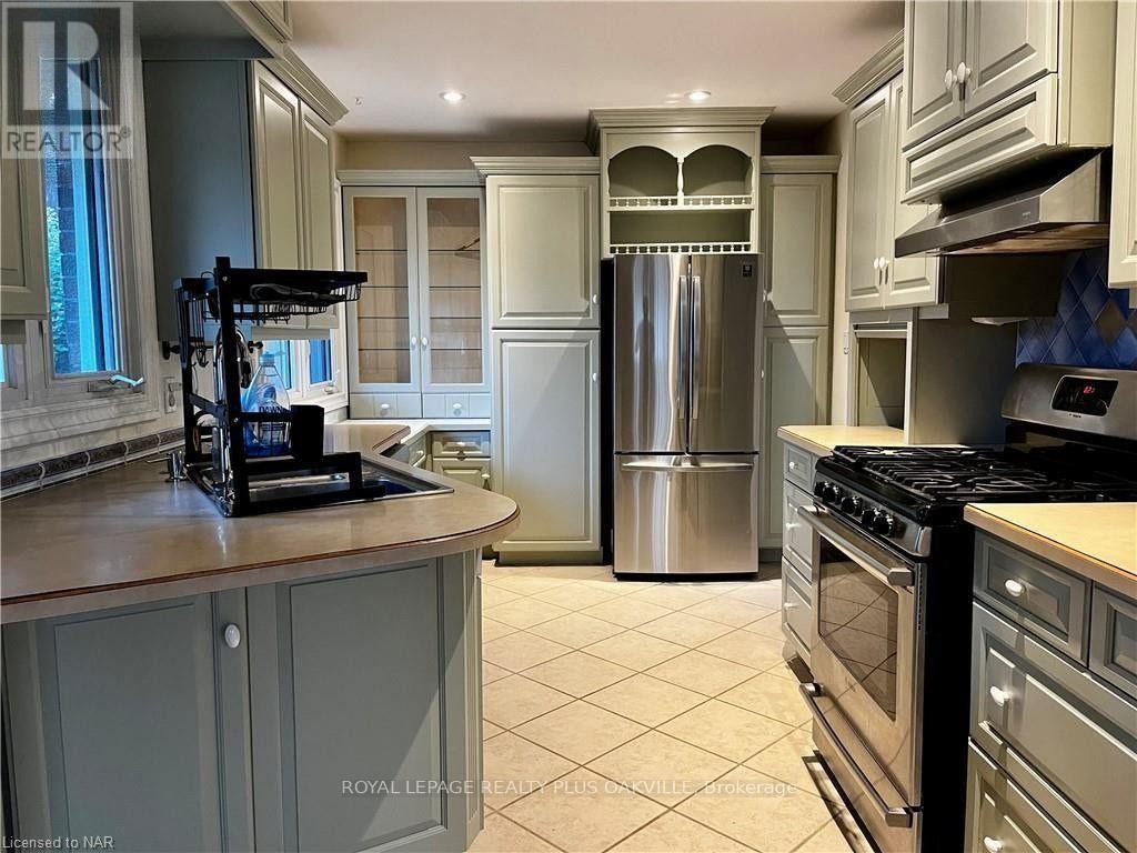 UPPER-694 Niagara Street, St. Catharines, ON, L2M 3R9 - 7