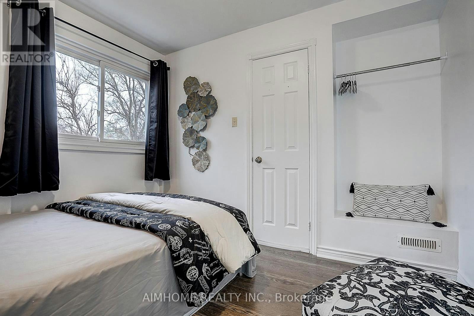 2-212 Milan Street, Toronto, ON, M5A 3Z6 - 3