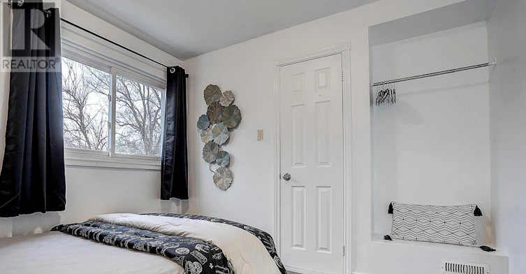 2-212 Milan Street, Toronto, ON, M5A 3Z6 - 3