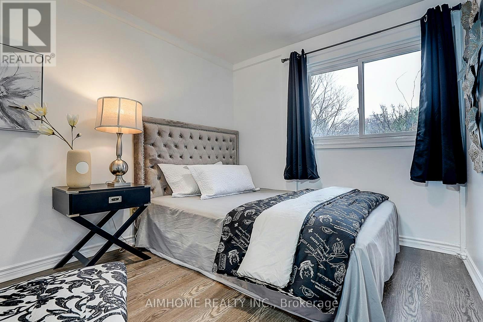 2-212 Milan Street, Toronto, ON, M5A 3Z6 - 2