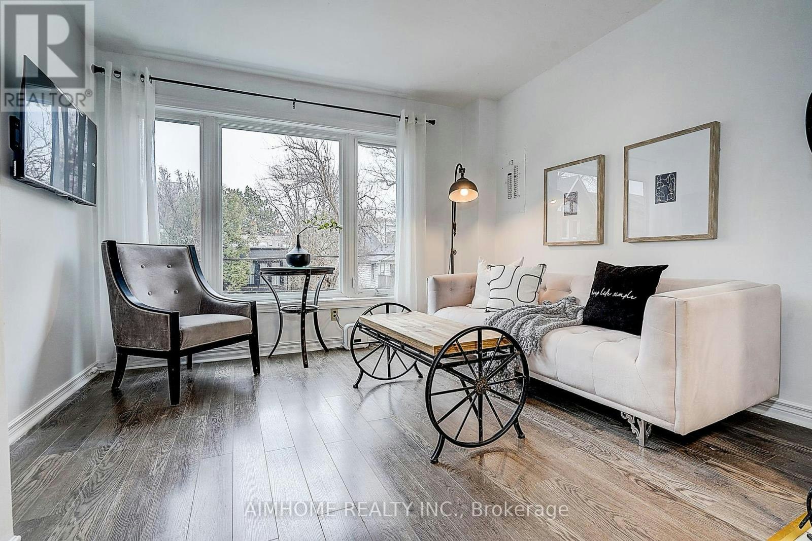 2-212 Milan Street, Toronto, ON, M5A 3Z6